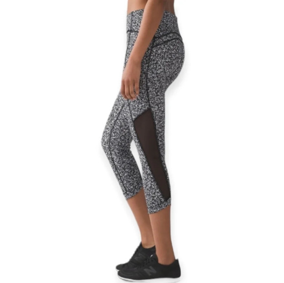 Lululemon Sole Training Mesh 22" Crop Leggings Black White Floral w Pockets 8 - Picture 1 of 14